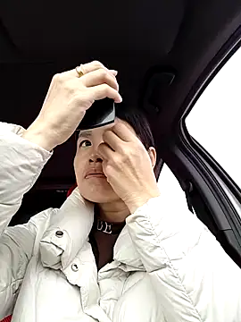 Snapshot of Haili-1 chatting on 11-03-25, 11:04 Haili-1 online show from 11-03-25, 11:04