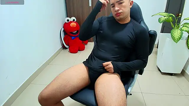 Snapshot of sebastian_oconnor77 chatting on 09-28-25, 12:43 sebastian oconnor77 online show from 09-28-25, 12:43