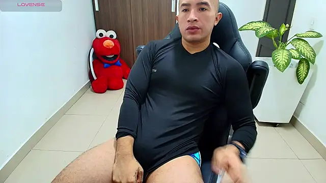 Snapshot of sebastian_oconnor77 chatting on 10-12-25, 12:37 sebastian oconnor77 online show from 10-12-25, 12:37