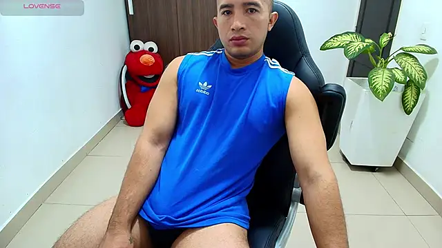 Snapshot of sebastian_oconnor77 chatting on 10-16-25, 12:39 sebastian oconnor77 online show from 10-16-25, 12:39