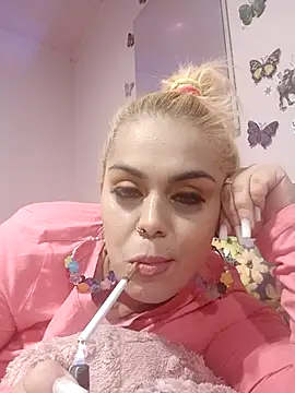 Snapshot of izauri2025 chatting on 09-28-25, 03:39 izauri2025 online show from 09-28-25, 03:39