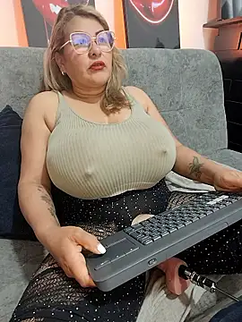 Snapshot of AlexxiaaMat chatting on 01-09-26, 11:02 AlexxiaaMat online show from 01-09-26, 11:02