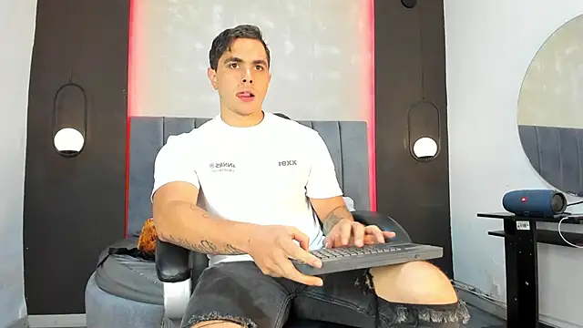 Liam walk  online show from 10-15-25, 07:25