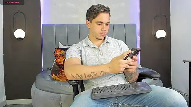 Liam walk  online show from 10-18-25, 08:53