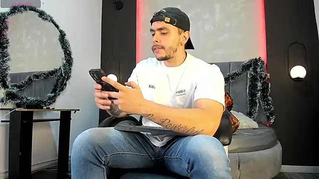 Liam walk  online show from 12-21-25, 07:10