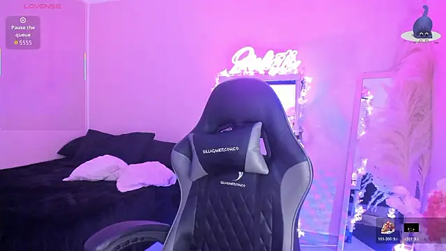 Snapshot of JuliethMoss chatting on 02-10-26, 09:08 JuliethMoss online show from 02-10-26, 09:08