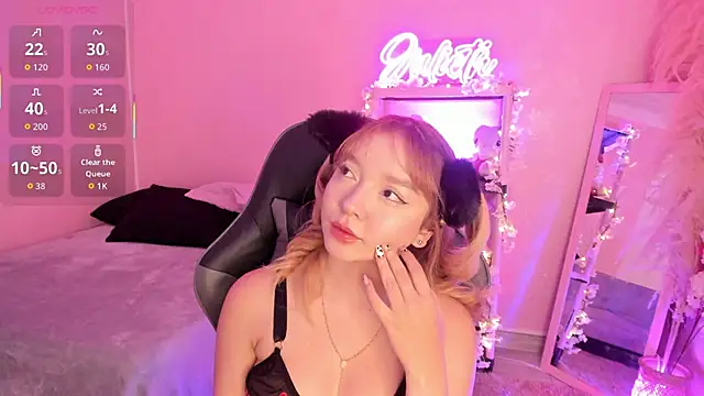 Snapshot of JuliethMoss chatting on 02-25-26, 08:40 JuliethMoss online show from 02-25-26, 08:40