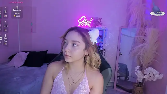 Snapshot of JuliethMoss chatting on 03-02-26, 08:37 JuliethMoss online show from 03-02-26, 08:37