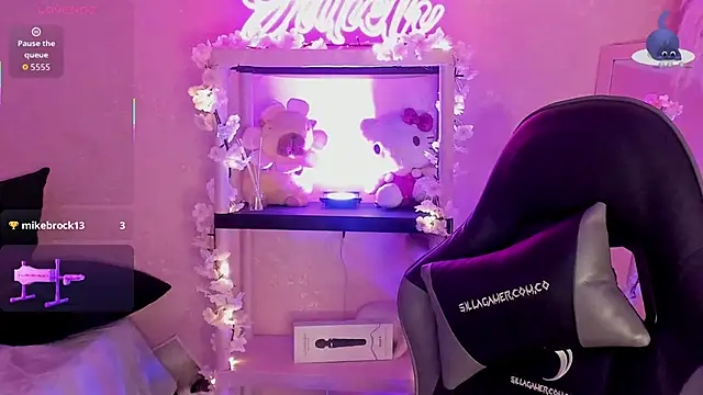 Snapshot of JuliethMoss chatting on 03-08-26, 02:04 JuliethMoss online show from 03-08-26, 02:04