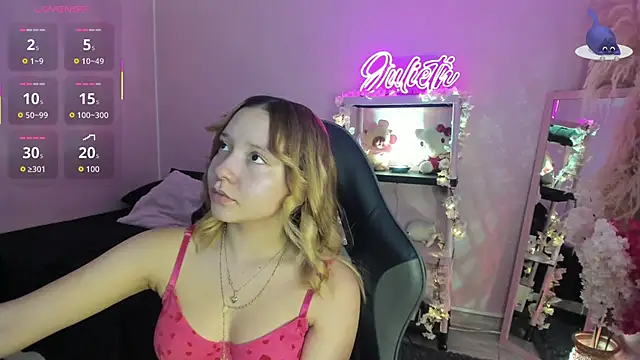 Snapshot of JuliethMoss chatting on 03-12-26, 09:10 JuliethMoss online show from 03-12-26, 09:10