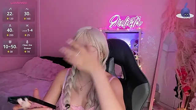 Snapshot of JuliethMoss chatting on 03-25-26, 09:10 JuliethMoss online show from 03-25-26, 09:10