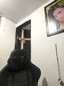 Pamelamiler   online show from 11-18-25, 10:31