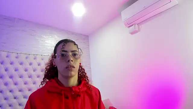 Snapshot of Pamelamiler__ chatting on 05-04-26, 12:34 Pamelamiler online show from 05-04-26, 12:34