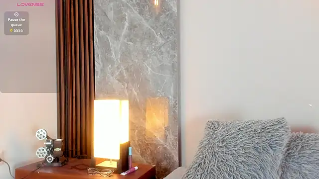 Emma hunter  online show from 10-22-25, 04:02