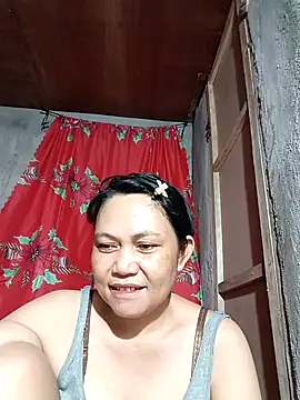 Snapshot of Everleigh_mom chatting on 09-11-25, 10:59 Everleigh mom online show from 09-11-25, 10:59