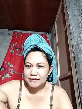 Snapshot of Everleigh_mom chatting on 09-12-25, 01:49 Everleigh mom online show from 09-12-25, 01:49