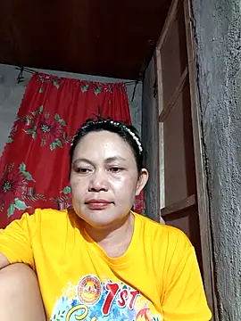 Snapshot of Everleigh_mom chatting on 09-13-25, 11:54 Everleigh mom online show from 09-13-25, 11:54