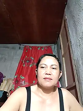 Snapshot of Everleigh_mom chatting on 09-16-25, 10:49 Everleigh mom online show from 09-16-25, 10:49