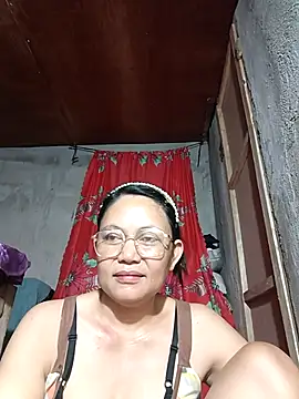 Snapshot of Everleigh_mom chatting on 09-18-25, 07:54 Everleigh mom online show from 09-18-25, 07:54