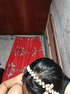 Snapshot of Everleigh_mom chatting on 09-18-25, 08:44 Everleigh mom online show from 09-18-25, 08:44