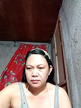 Snapshot of Everleigh_mom chatting on 09-20-25, 07:15 Everleigh mom online show from 09-20-25, 07:15