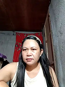 Snapshot of Everleigh_mom chatting on 09-22-25, 08:11 Everleigh mom online show from 09-22-25, 08:11