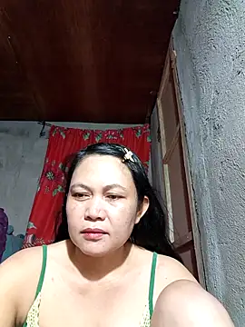 Snapshot of Everleigh_mom chatting on 09-24-25, 10:29 Everleigh mom online show from 09-24-25, 10:29