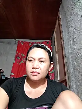 Snapshot of Everleigh_mom chatting on 09-25-25, 10:41 Everleigh mom online show from 09-25-25, 10:41