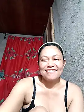 Snapshot of Everleigh_mom chatting on 09-28-25, 07:58 Everleigh mom online show from 09-28-25, 07:58