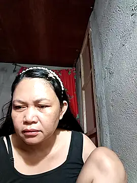 Snapshot of Everleigh_mom chatting on 09-28-25, 08:03 Everleigh mom online show from 09-28-25, 08:03