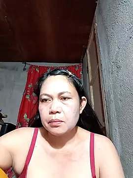 Snapshot of Everleigh_mom chatting on 10-01-25, 05:35 Everleigh mom online show from 10-01-25, 05:35