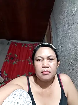 Snapshot of Everleigh_mom chatting on 10-02-25, 10:44 Everleigh mom online show from 10-02-25, 10:44