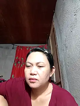 Snapshot of Everleigh_mom chatting on 10-06-25, 10:34 Everleigh mom online show from 10-06-25, 10:34