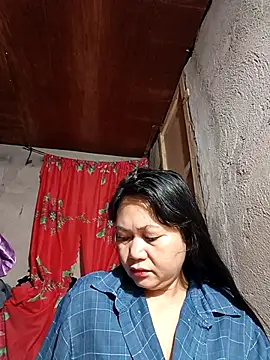 Snapshot of Everleigh_mom chatting on 10-14-25, 08:42 Everleigh mom online show from 10-14-25, 08:42