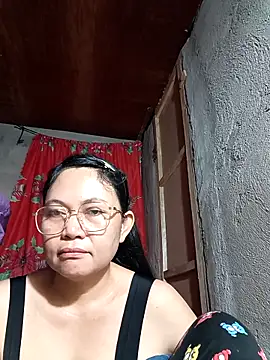 Snapshot of Everleigh_mom chatting on 10-15-25, 10:32 Everleigh mom online show from 10-15-25, 10:32