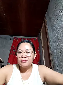 Snapshot of Everleigh_mom chatting on 10-22-25, 08:08 Everleigh mom online show from 10-22-25, 08:08