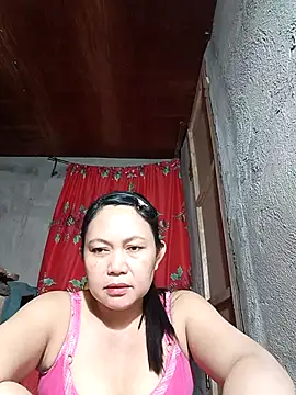 Snapshot of Everleigh_mom chatting on 10-25-25, 03:36 Everleigh mom online show from 10-25-25, 03:36