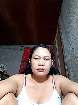 Snapshot of Everleigh_mom chatting on 10-27-25, 07:29 Everleigh mom online show from 10-27-25, 07:29