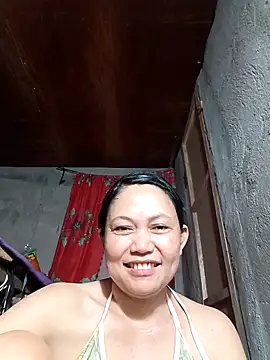 Snapshot of Everleigh_mom chatting on 11-01-25, 08:16 Everleigh mom online show from 11-01-25, 08:16