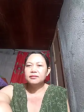 Snapshot of Everleigh_mom chatting on 11-01-25, 08:22 Everleigh mom online show from 11-01-25, 08:22