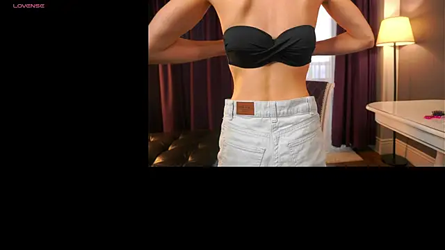 ElwynaBrickell online show from 10-15-25, 04:12