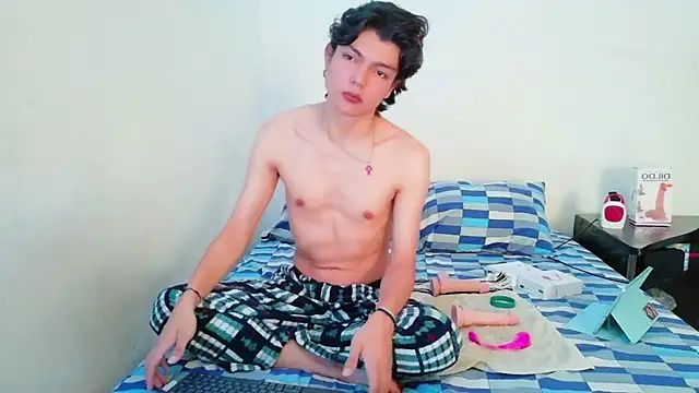 Snapshot of alandelrey57 chatting on 04-13-26, 12:54 alandelrey57 online show from 04-13-26, 12:54