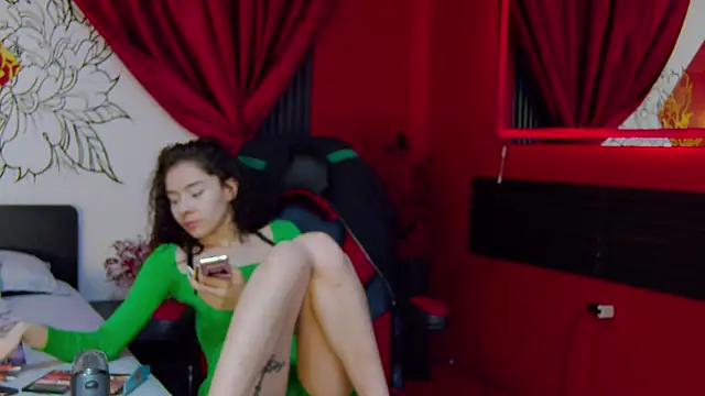 Snapshot of RavennMoonn chatting on 10-03-25, 07:33 RavennMoonn online show from 10-03-25, 07:33