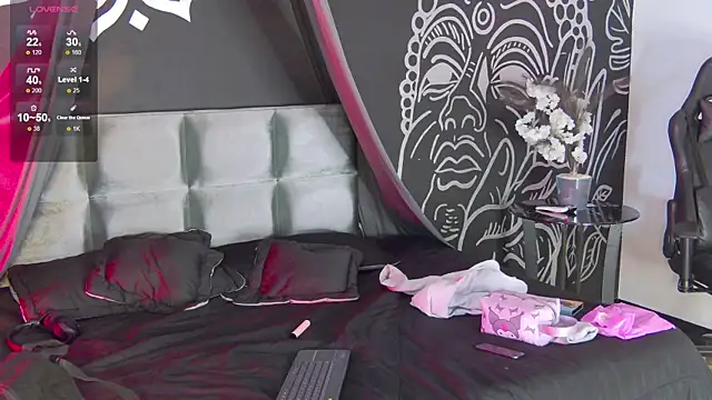 Snapshot of RavennMoonn chatting on 10-07-25, 06:16 RavennMoonn online show from 10-07-25, 06:16