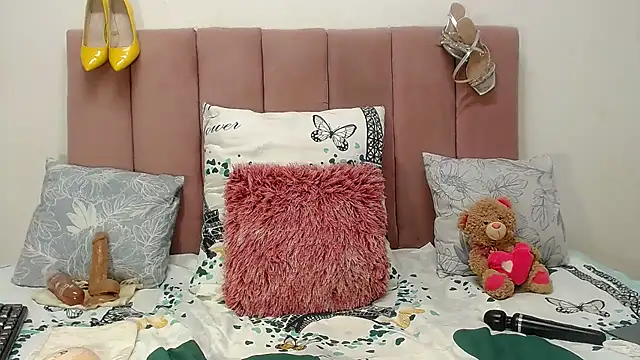 RoundaAssx22 online show from 10-15-25, 04:56