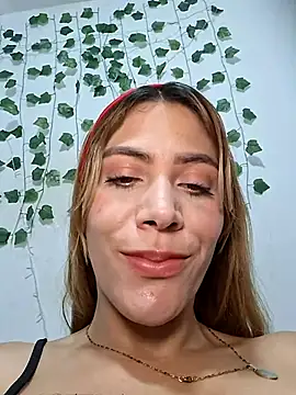 Elianasuarezz online show from 04-15-26, 12:56