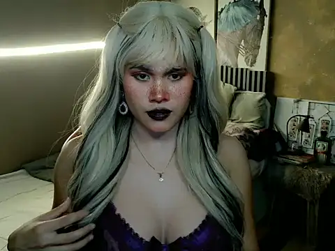 YllanaAltheaXxX online show from 05-10-26, 07:41