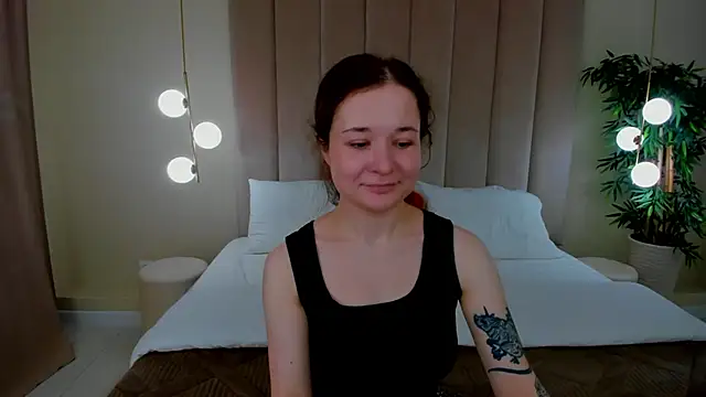 Snapshot of NancyJonson chatting on 09-17-25, 03:30 NancyJonson online show from 09-17-25, 03:30