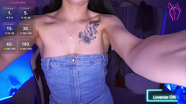 Snapshot of EliseVelour chatting on 03-17-26, 01:36 EliseVelour online show from 03-17-26, 01:36