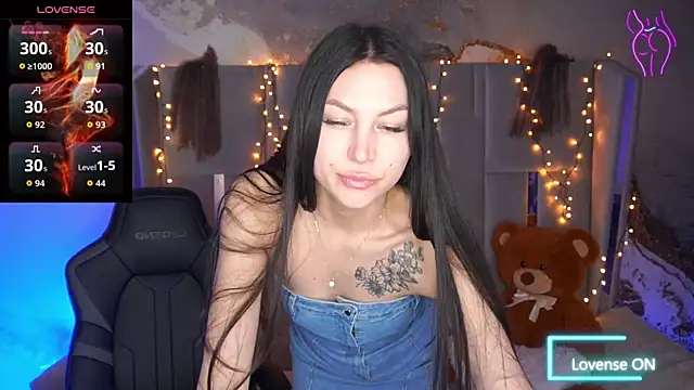 Snapshot of EliseVelour chatting on 03-24-26, 01:38 EliseVelour online show from 03-24-26, 01:38